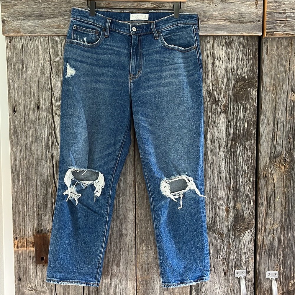 Abercrombie & Fitch Boyfriend Mid Rise Distressed Ankle Jeans Size 31/12